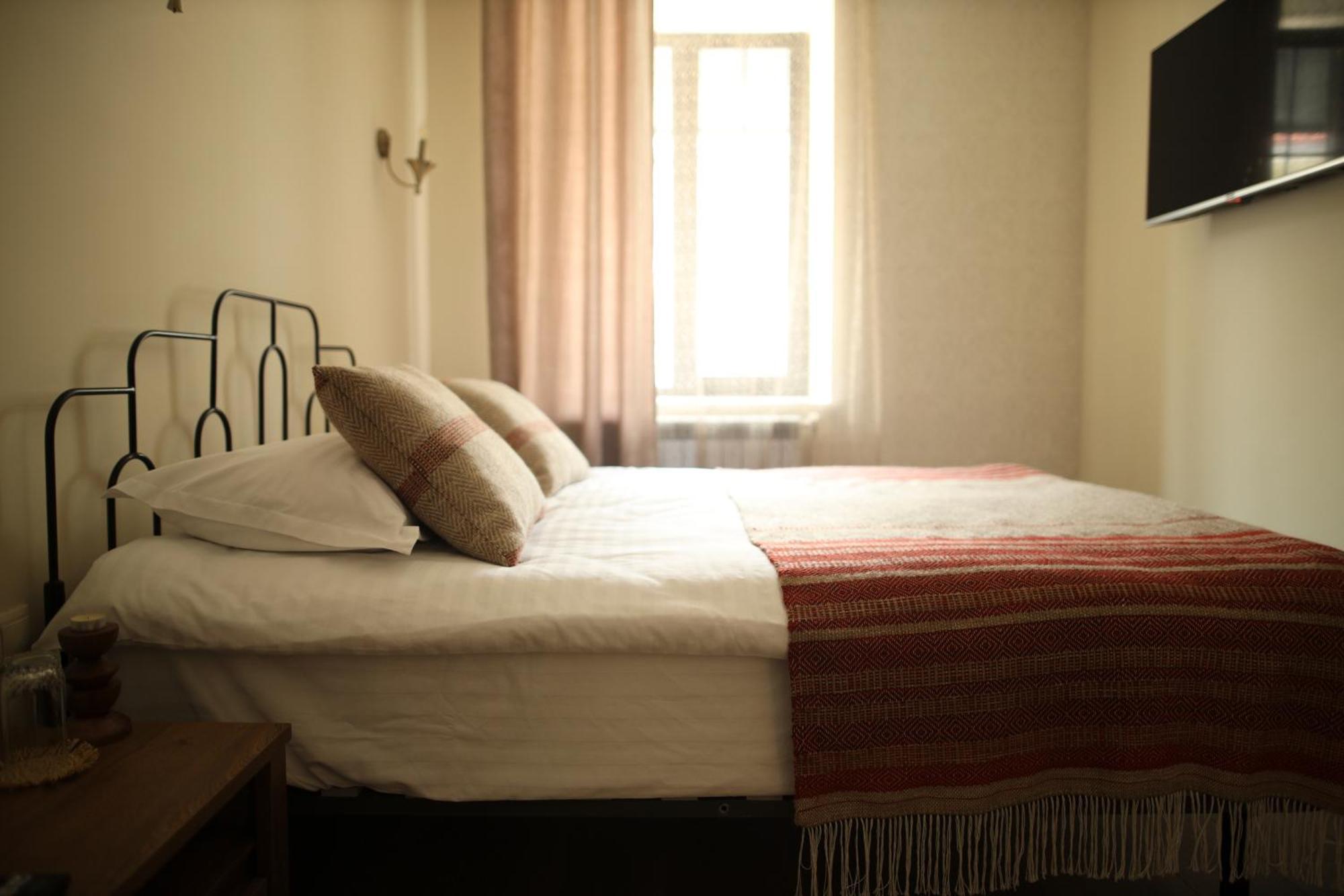 Redroof Country House Hotel Goris Exterior photo