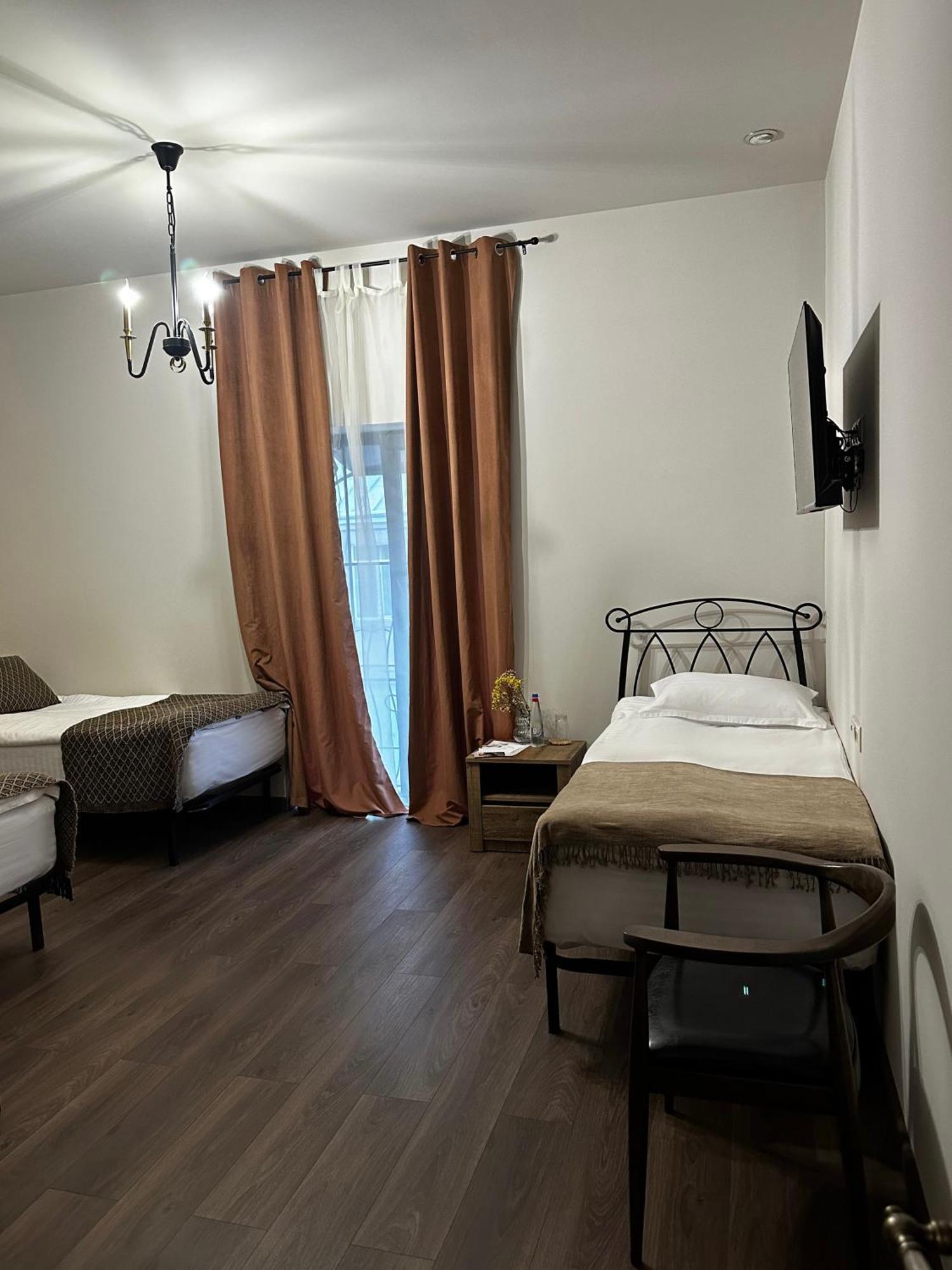 Redroof Country House Hotel Goris Exterior photo