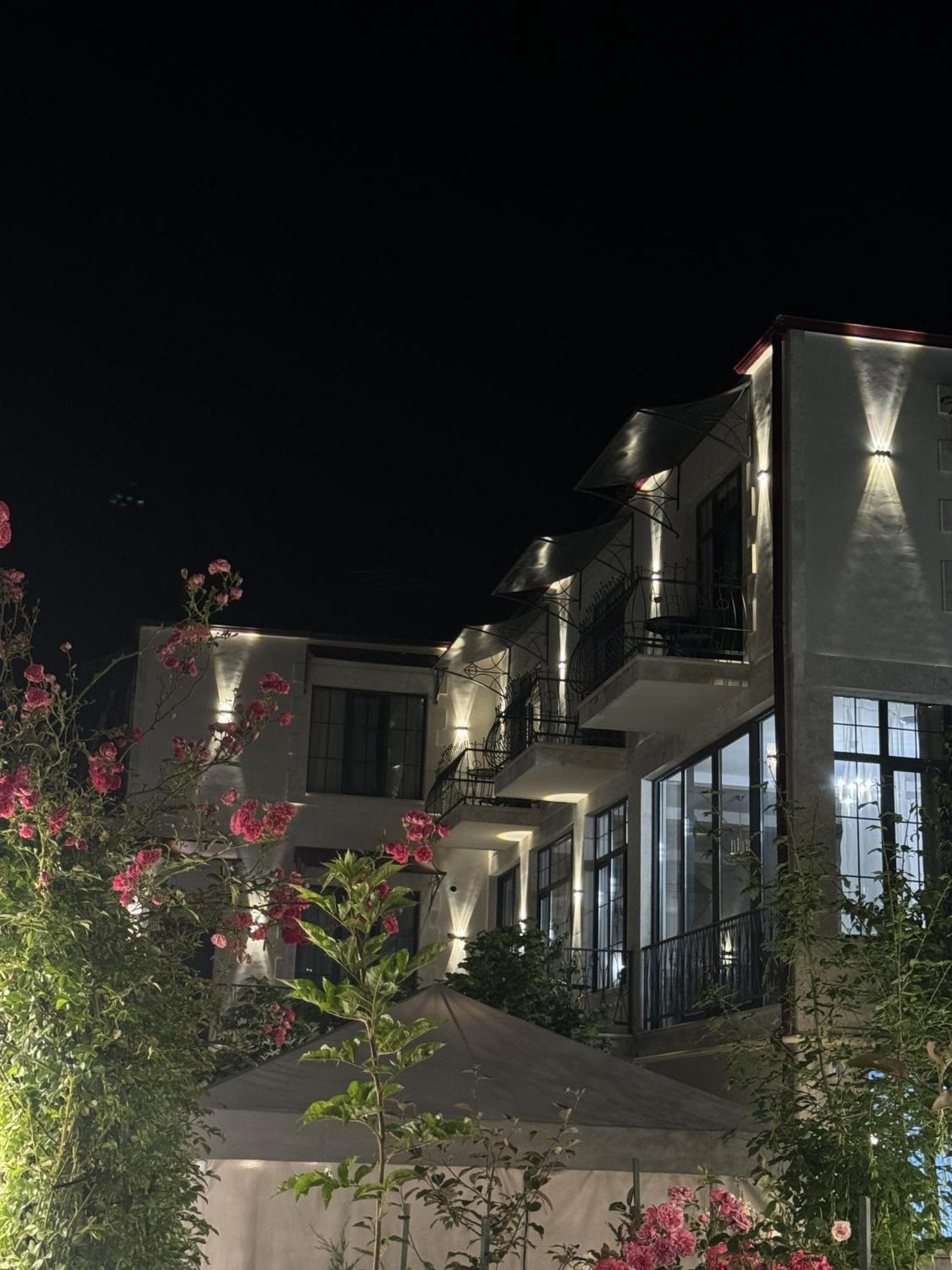 Redroof Country House Hotel Goris Exterior photo