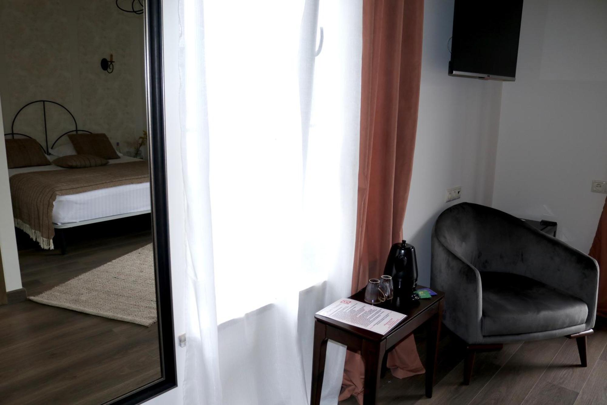 Redroof Country House Hotel Goris Room photo