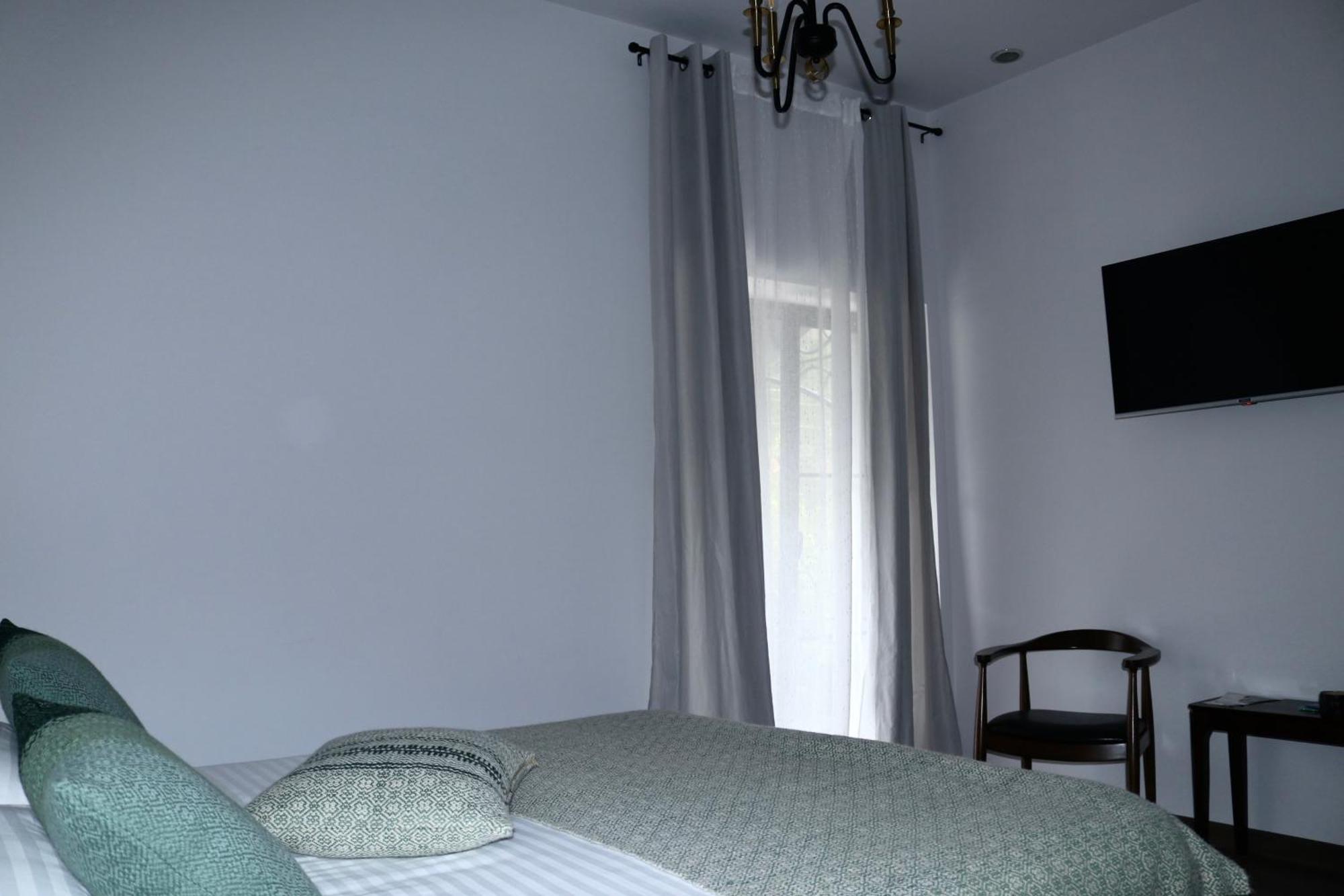 Redroof Country House Hotel Goris Room photo