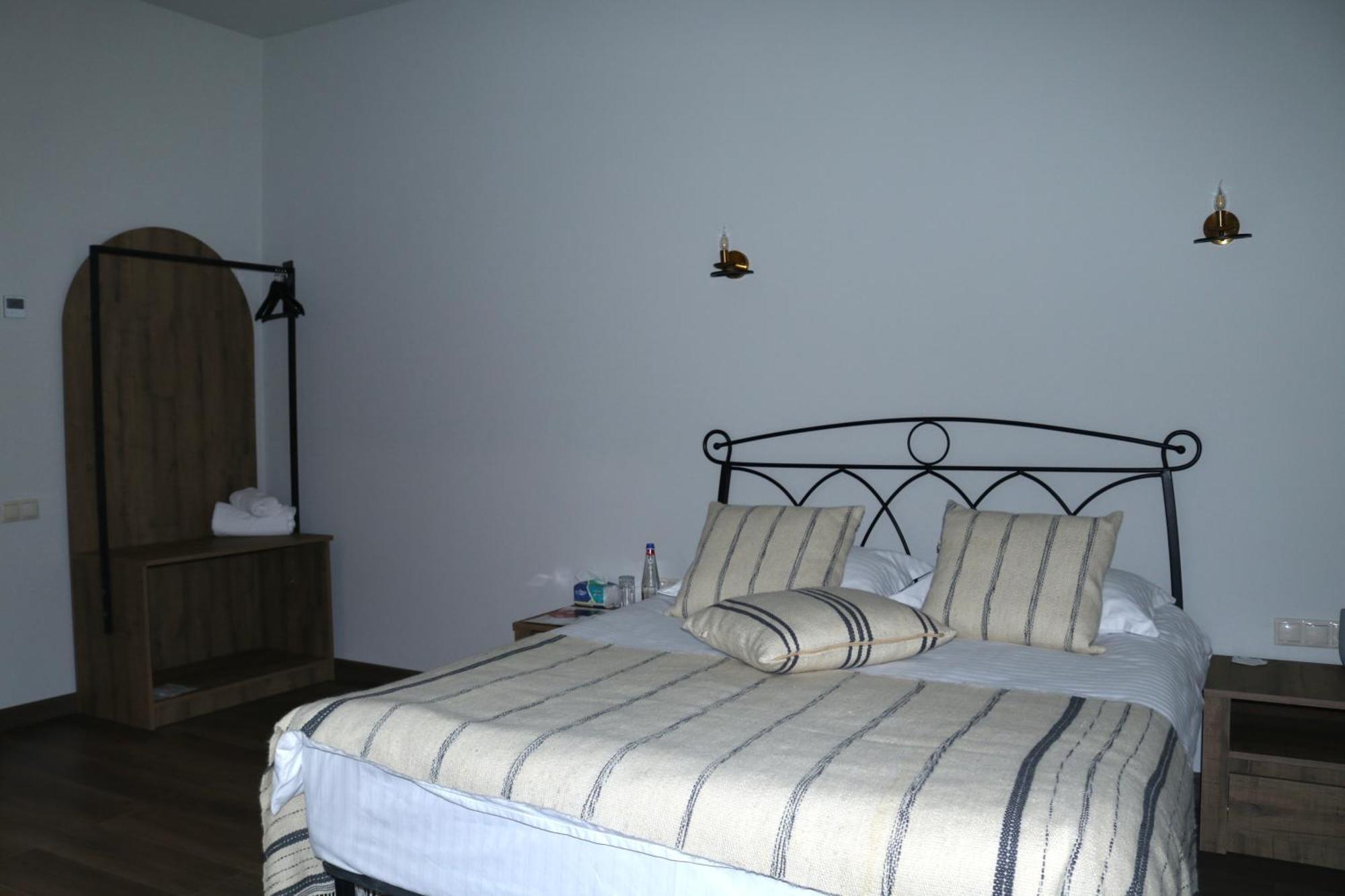 Redroof Country House Hotel Goris Exterior photo